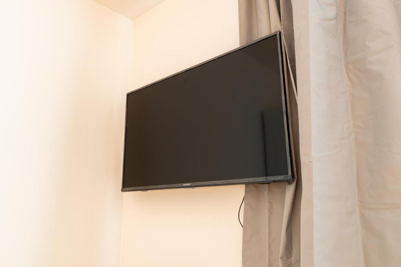 Brand New Two Room Apartment #34 With Free Secure Parking In The Center 프라하 외부 사진