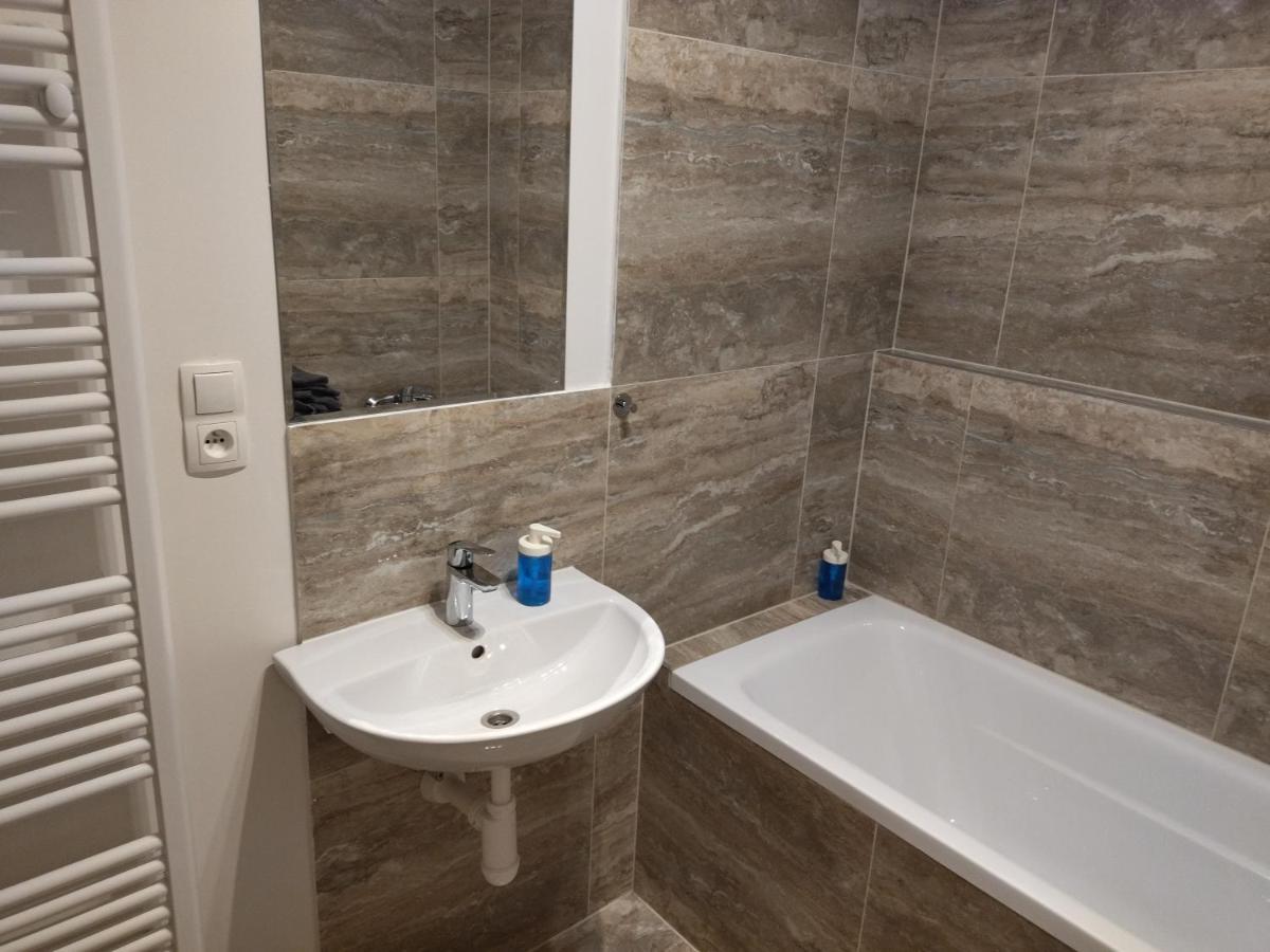 Brand New Two Room Apartment #34 With Free Secure Parking In The Center 프라하 외부 사진